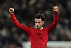 记者：在伊劳拉麾下踢球对琼斯或许有吸引力，他从未表达离队意愿