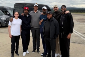 杰弗森也来了！乐福晒与詹姆斯等骑士队友在苏格兰聚餐&打高尔夫