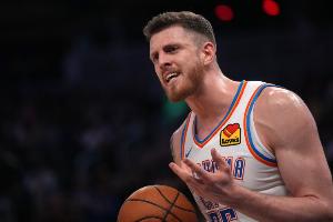 降薪一个亿！哈滕原本可续四年1.79亿 最终签了三年7500万
