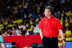 媒体人：有人说“中国人打不了复杂的篮球” 感觉还挺有道理的