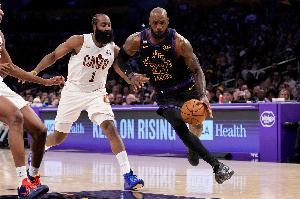 自由市场剩余大鱼：詹姆斯观望 哈登追梦等待 威少比尔找工作
